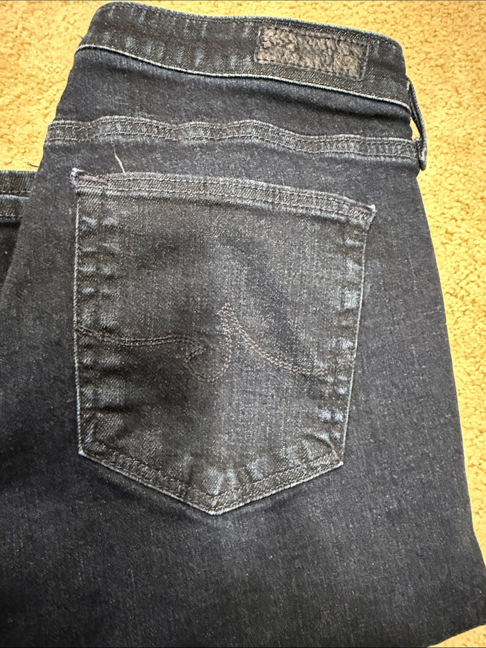 AGWomen's Dark Wash - Classic Pocket Style Jodi size 28 flare jeans